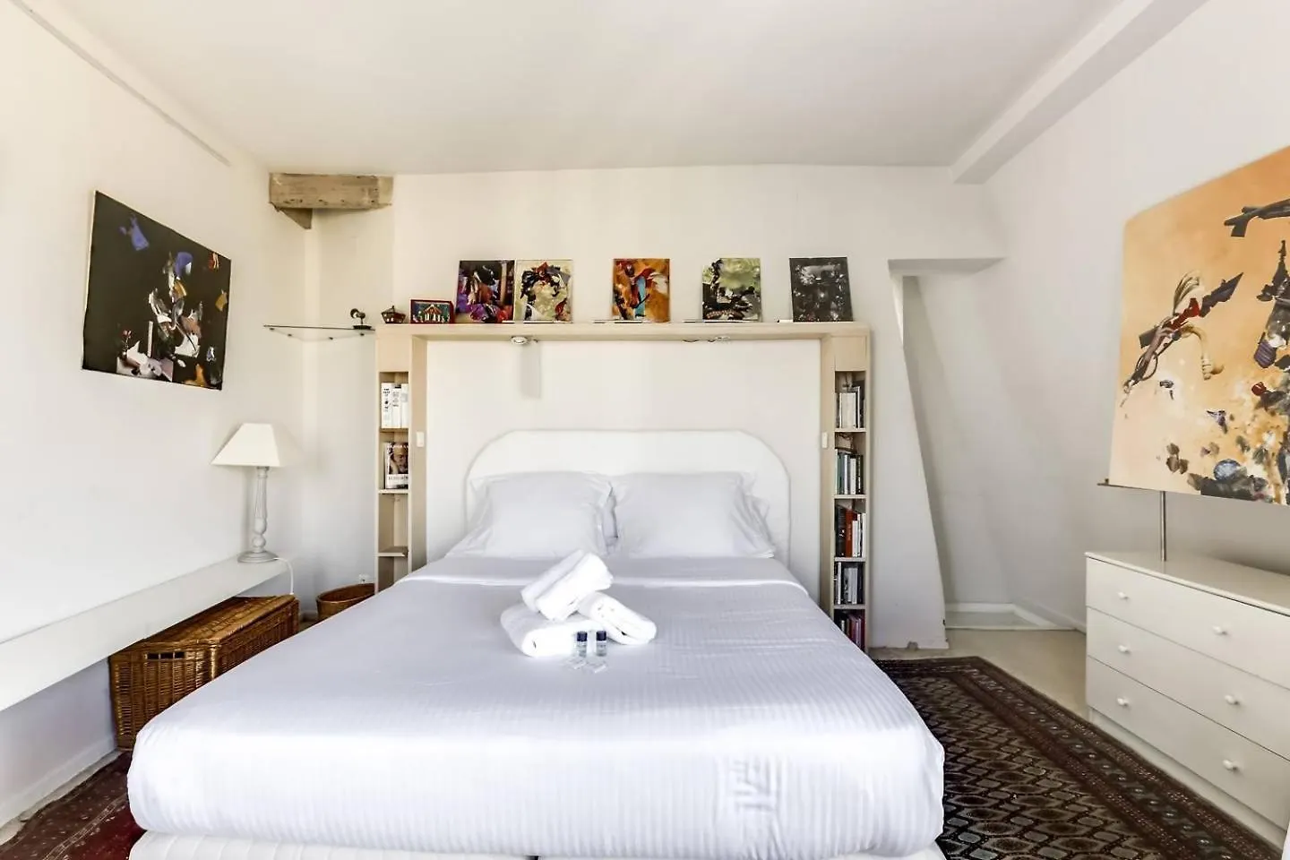 Guestready - French Flair Rooftop Hideaway Apartment Paris